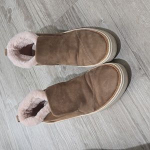 100% Leather Toms Loafer with Soft Faux Fur Lining
